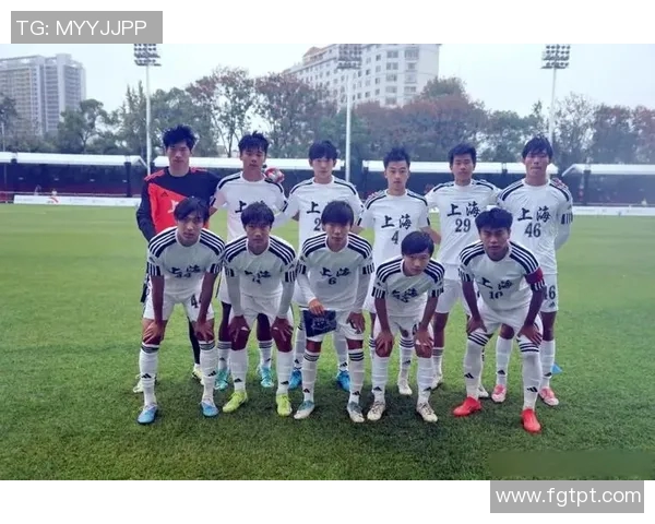 一场足球比赛需要多少名球员才能组成完整的阵容并确保比赛顺利进行