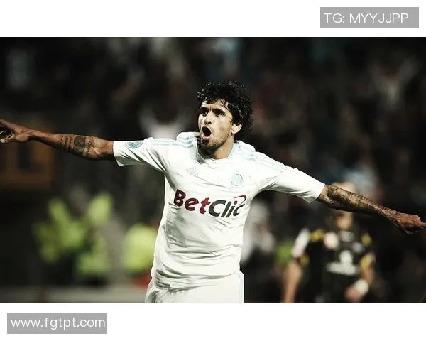 霸气十足足球壁纸球星展现强者风范与竞技魅力，动感十足引爆激情